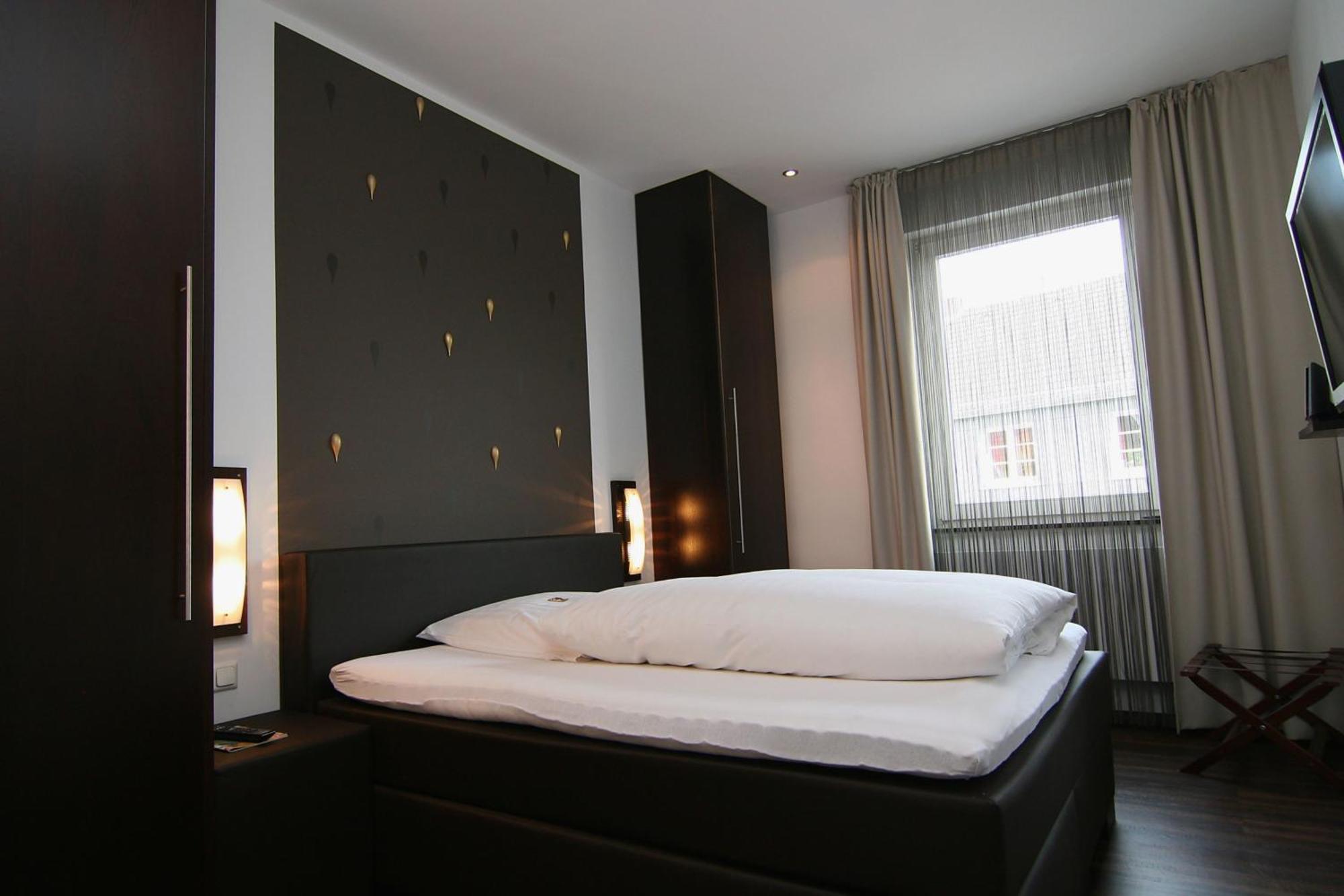Hotel Zur Wartburg Rheda-Wiedenbrück Buitenkant foto