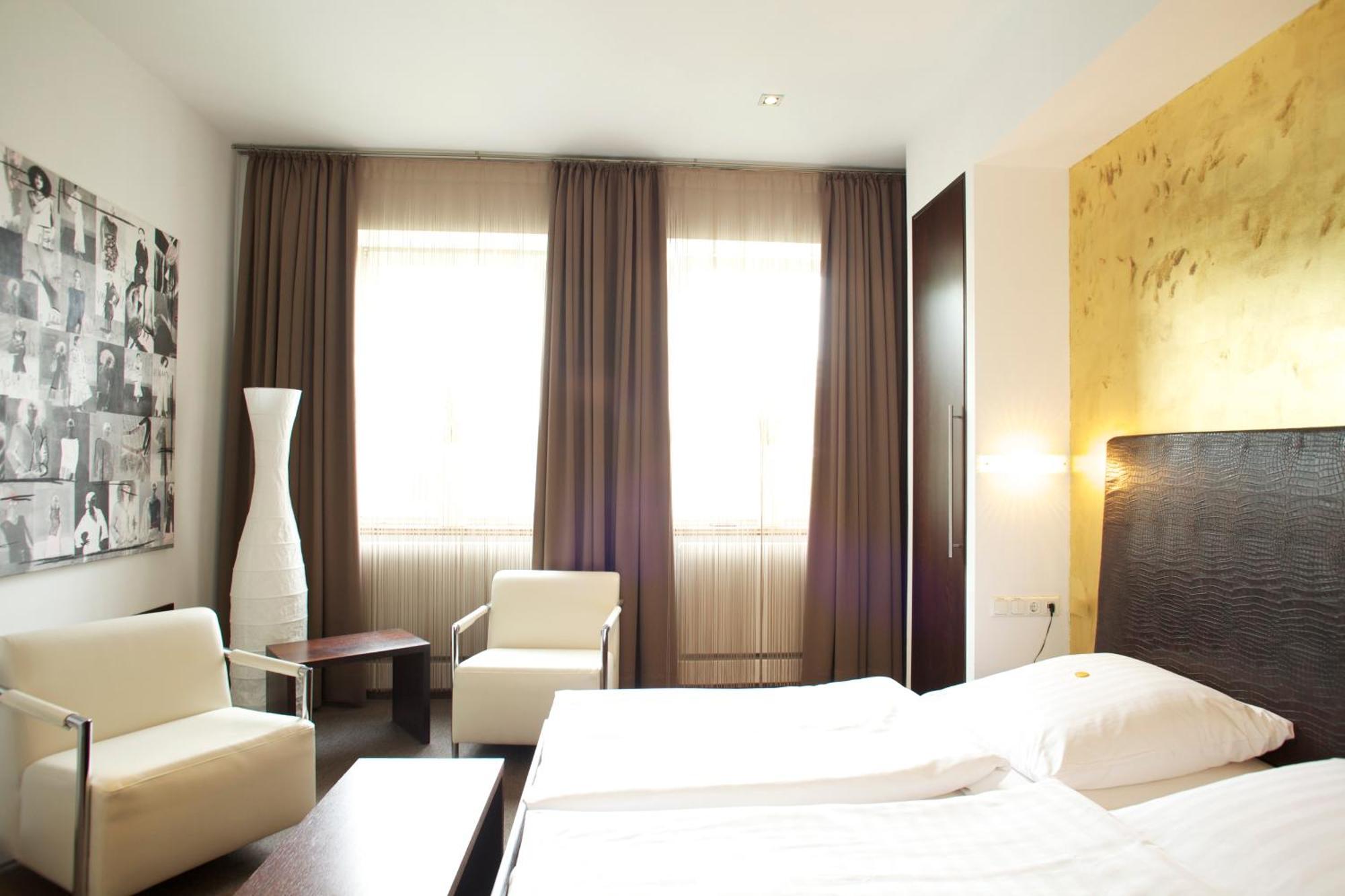 Hotel Zur Wartburg Rheda-Wiedenbrück Buitenkant foto