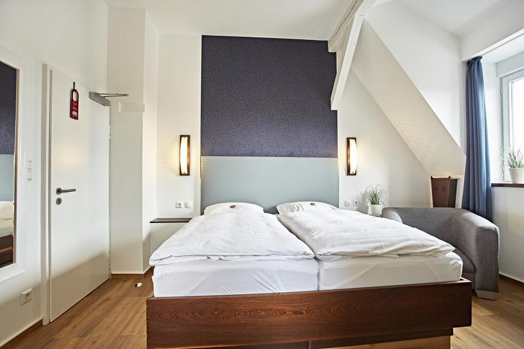 Hotel Zur Wartburg Rheda-Wiedenbrück Buitenkant foto